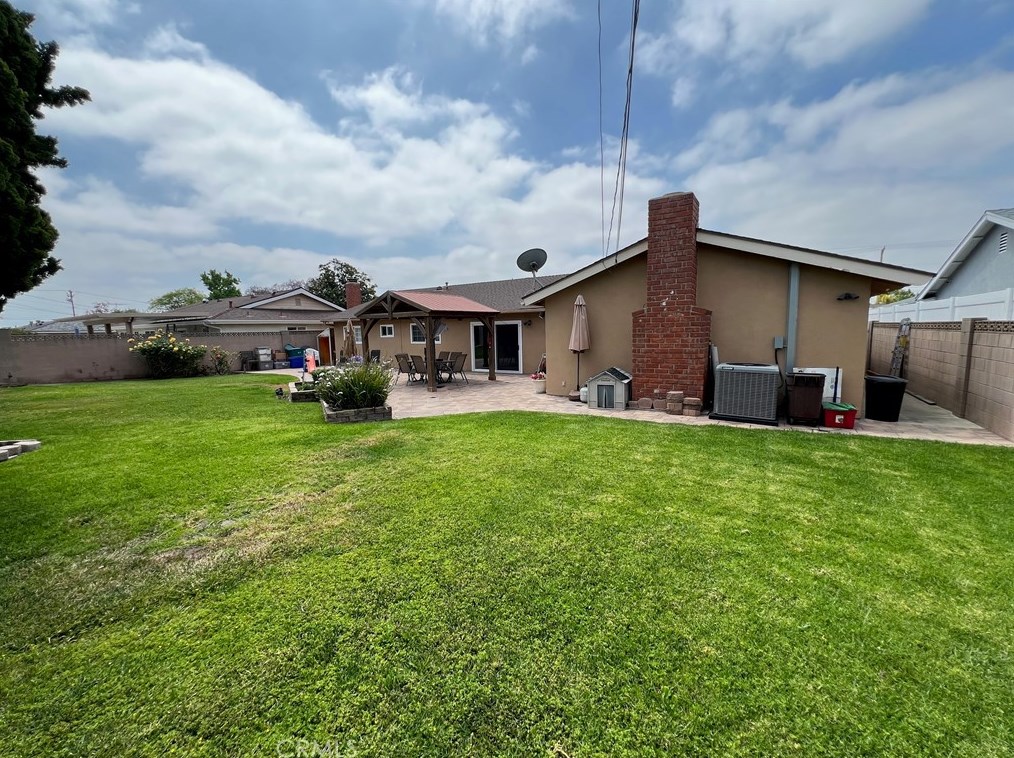 2769 Lizbeth Ave, Anaheim CA  92806-4818 exterior