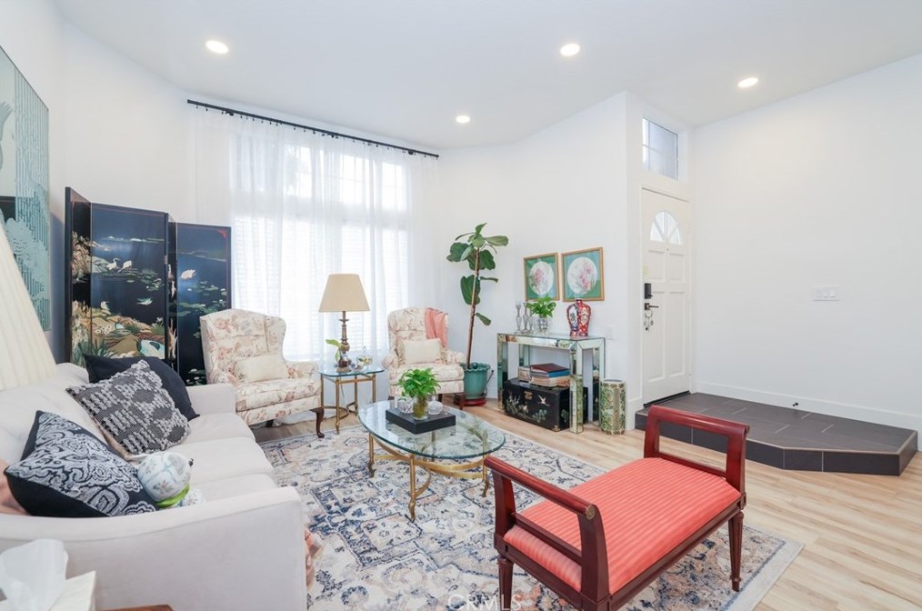 10651 Williamsburg Pl, Whittier, CA 90603-3064