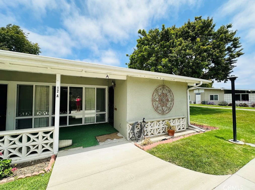 1620 Monterey Rd, Seal Beach, CA 90740-5277