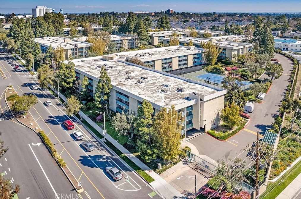 552 Bellflower Blvd, Long Beach CA  90814-2059 exterior