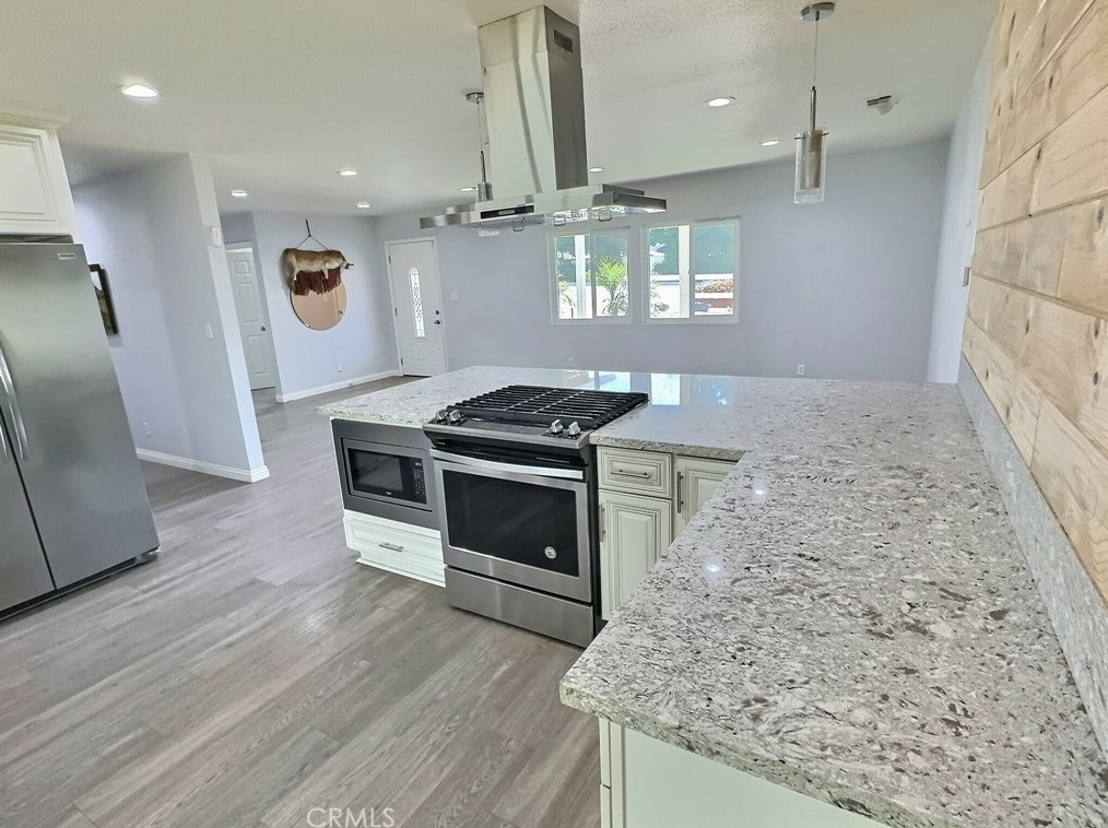 2407 Armstrong Rd, Riverside CA 92509-1446 exterior