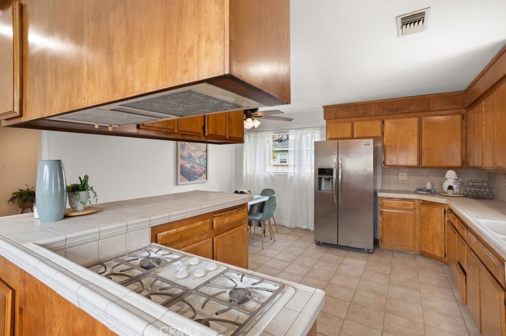 5321 Walton St, Long Beach, CA 90815-1246