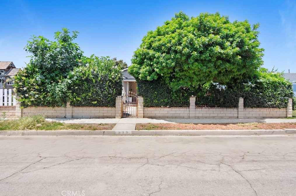 277 Heath Ln, Long Beach, CA 90805-1217