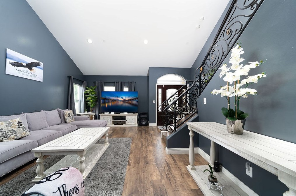 1252 124th St, Los Angeles, CA 90044-1140
