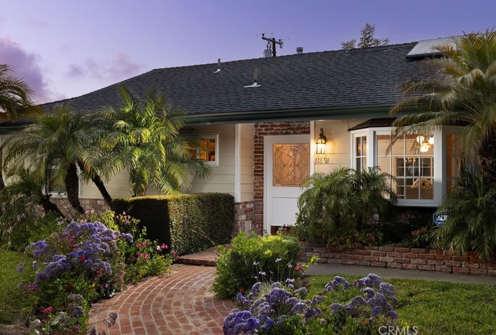 11891 Gladstone Dr, Santa Ana, CA 92705-2937