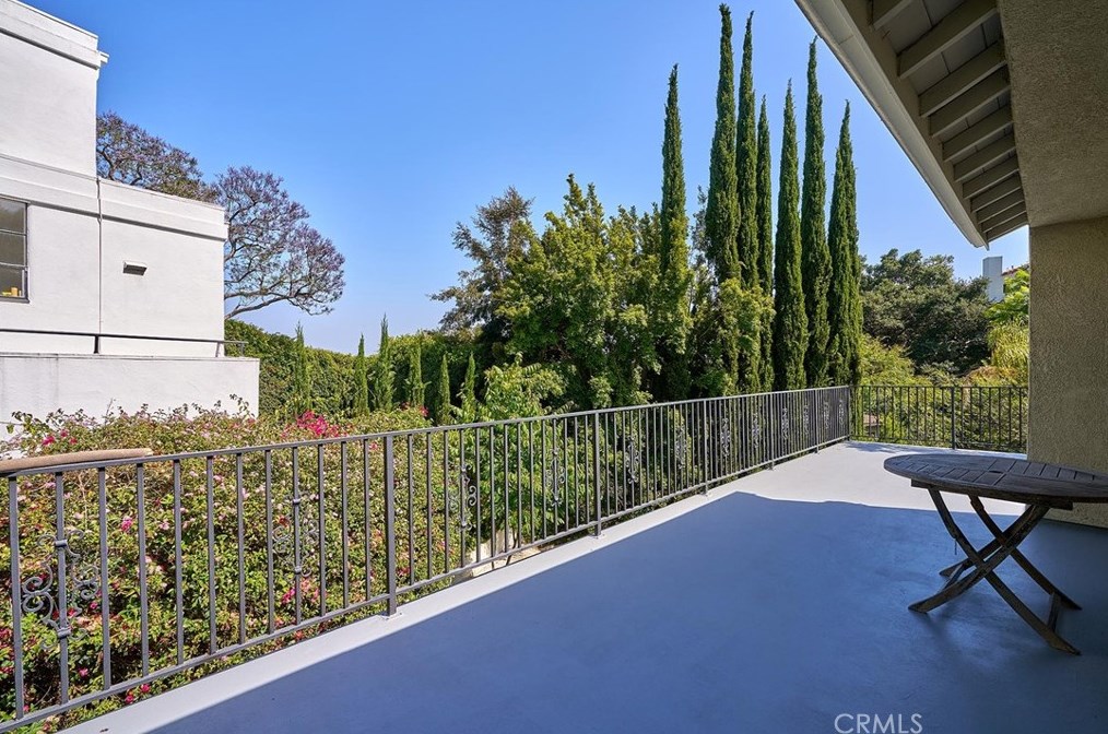 3564 Amesbury Rd, Los Angeles CA  90027-1302 exterior