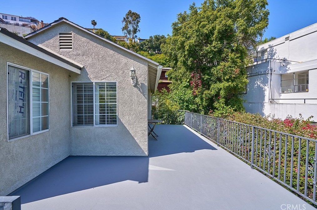 3564 Amesbury Rd, Los Angeles CA  90027-1302 exterior