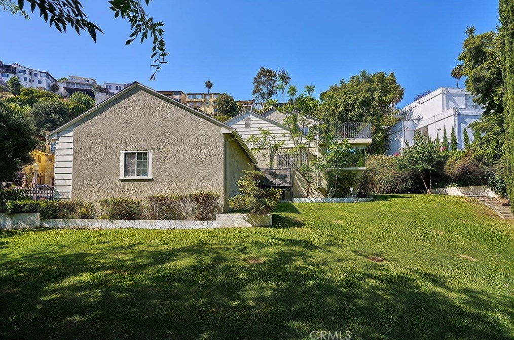 3564 Amesbury Rd, Los Angeles CA  90027-1302 exterior