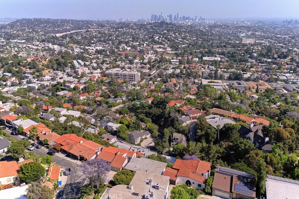 3564 Amesbury Rd, Los Angeles CA  90027-1302 exterior