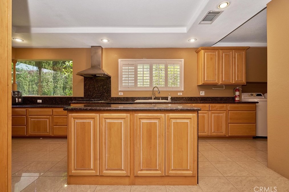 3564 Amesbury Rd, Los Angeles CA  90027-1302 exterior