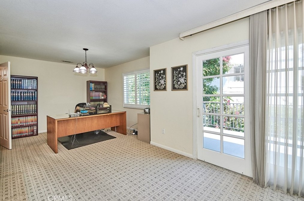 3564 Amesbury Rd, Los Angeles CA  90027-1302 exterior