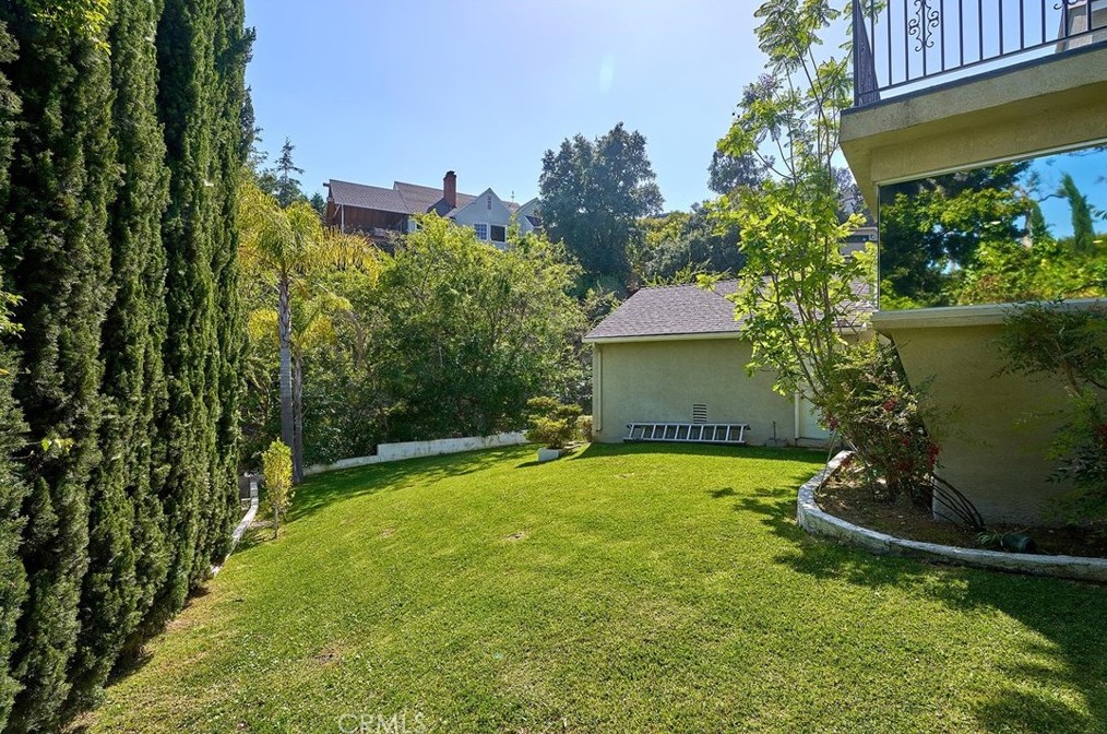 3564 Amesbury Rd, Los Angeles CA  90027-1302 exterior