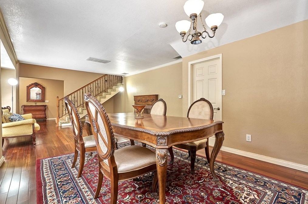 3564 Amesbury Rd, Los Angeles CA  90027-1302 exterior