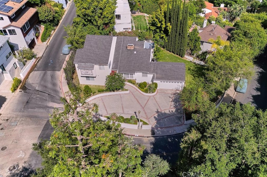 3564 Amesbury Rd, Los Angeles CA  90027-1302 exterior