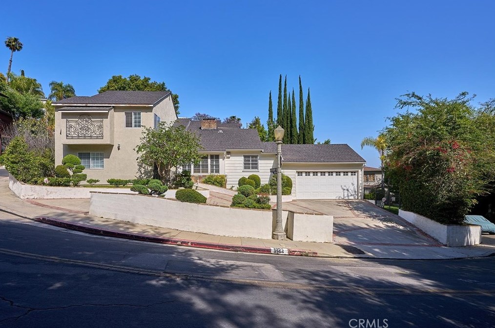 3564 Amesbury Rd, Los Angeles CA  90027-1302 exterior