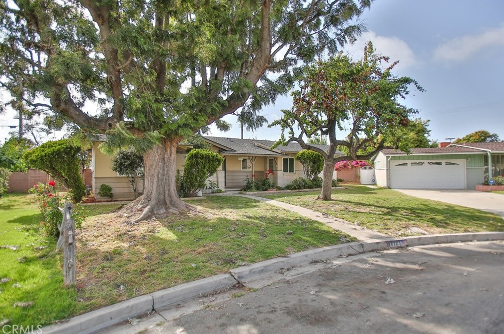 11121 Vinevale St, Garden Grove, CA 92841-1140