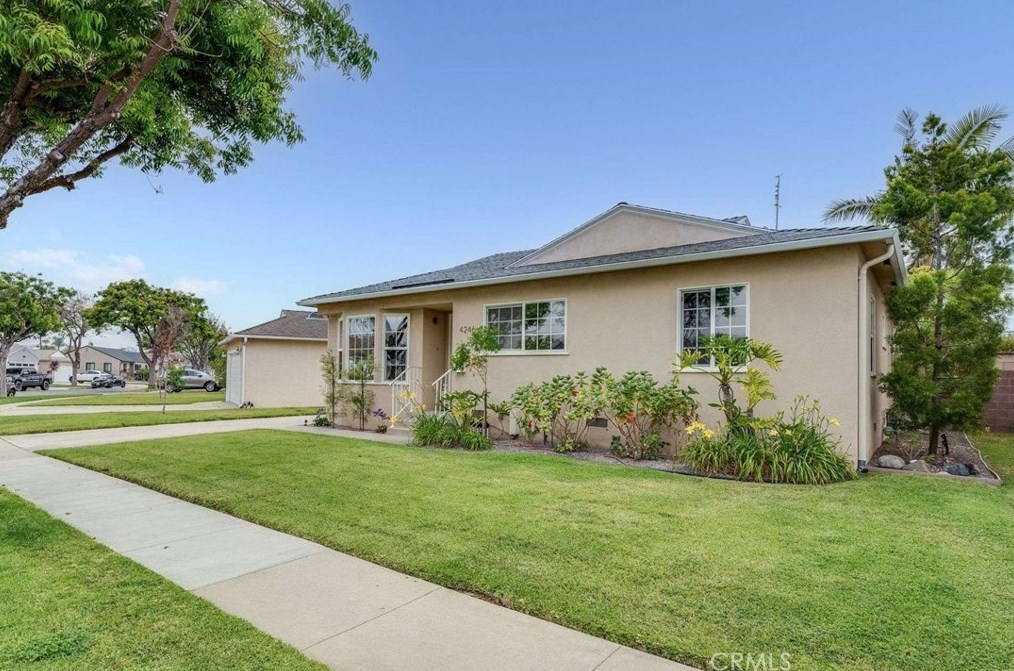 4246 Pixie Ave, Lakewood, CA 90712