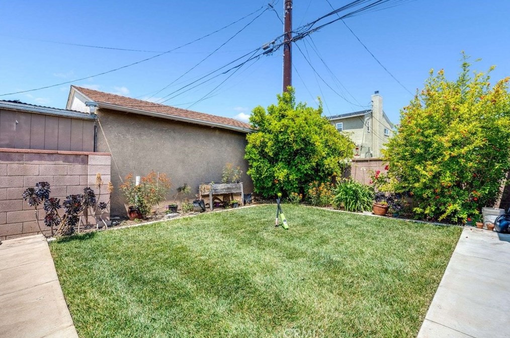 4624 Pixie Ave, Lakewood CA  90712-3620 exterior