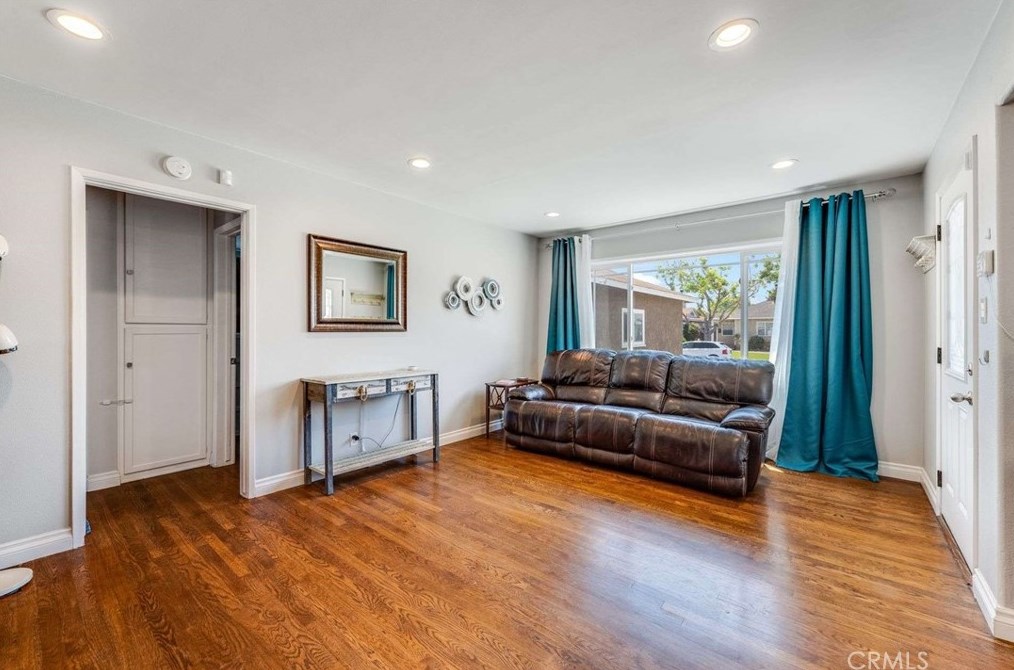 4624 Pixie Ave, Lakewood CA  90712-3620 exterior