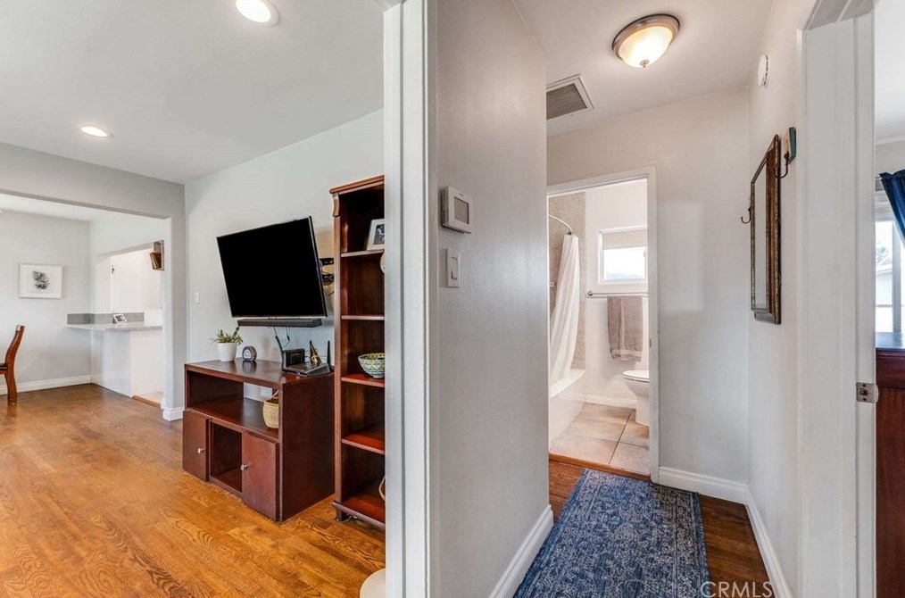 4624 Pixie Ave, Lakewood CA  90712-3620 exterior