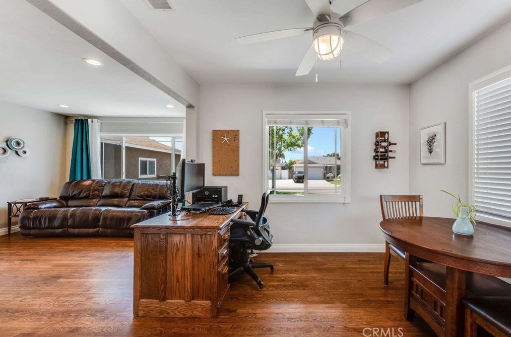 4624 Pixie Ave, Lakewood CA  90712-3620 exterior