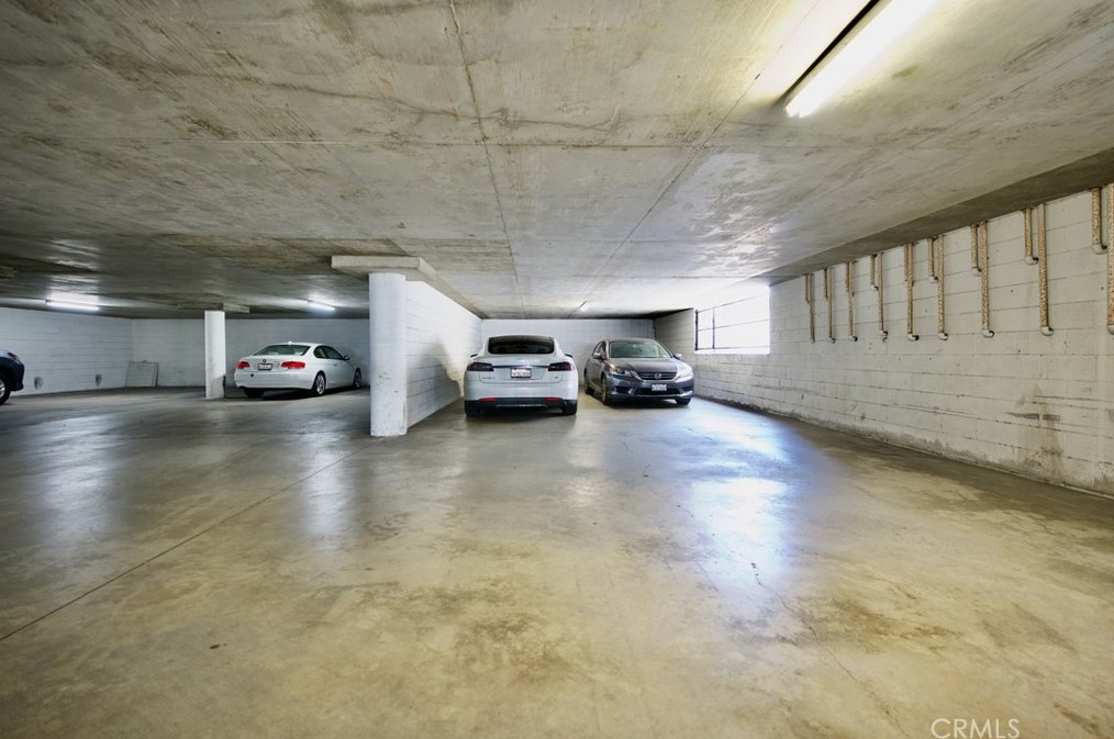 631 Kenmore Ave, Los Angeles CA  90004-2109 exterior