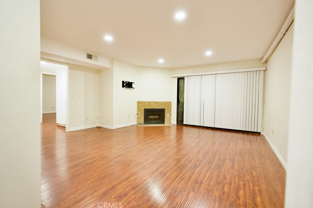631 S Kenmore Ave #102, Los Angeles, CA 90005