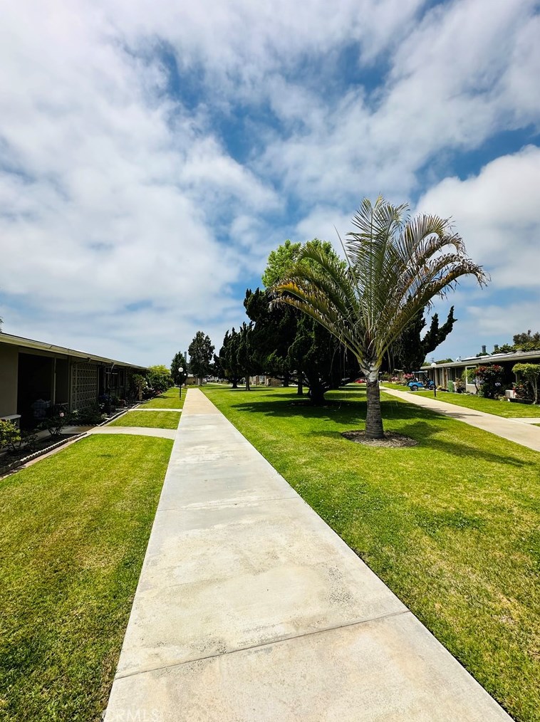 1320 Mayfield Rd, Seal Beach, CA 90740-3683
