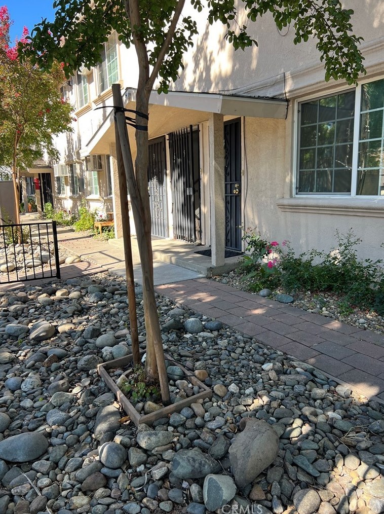2700 32nd St, Sacramento, CA 95817
