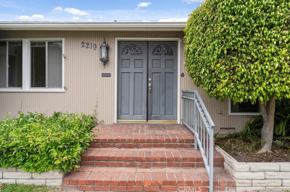 2219 Ocana Ave, Long Beach, CA 90815-2126