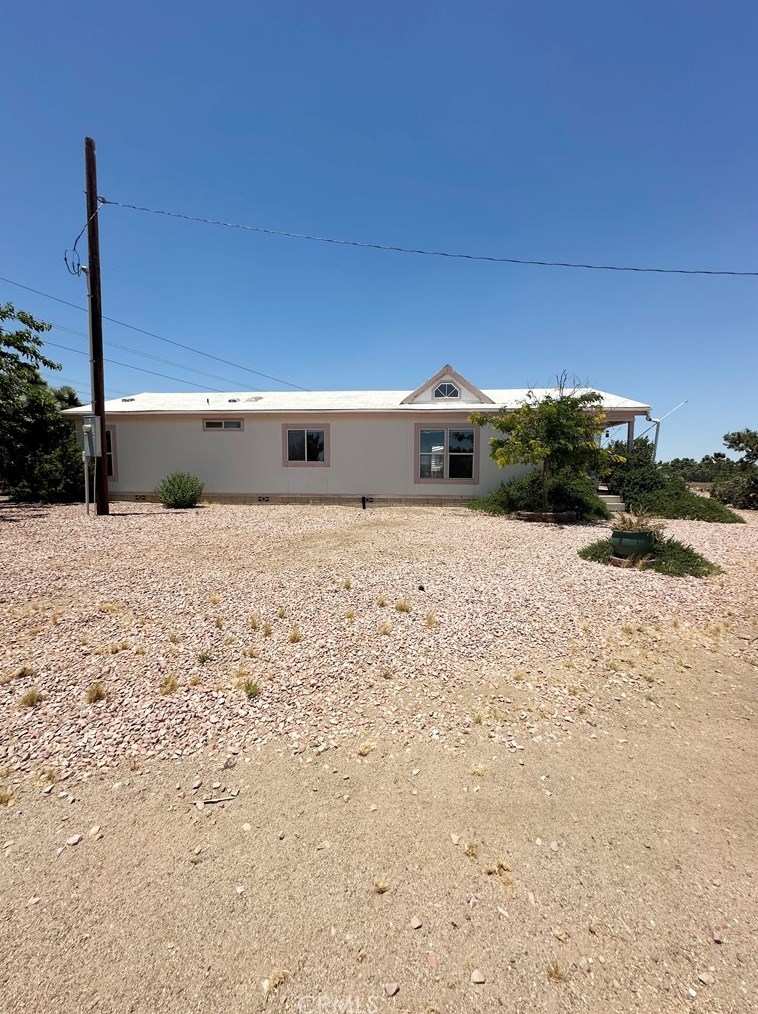 9016 Middleton Rd, Phelan, CA 92371