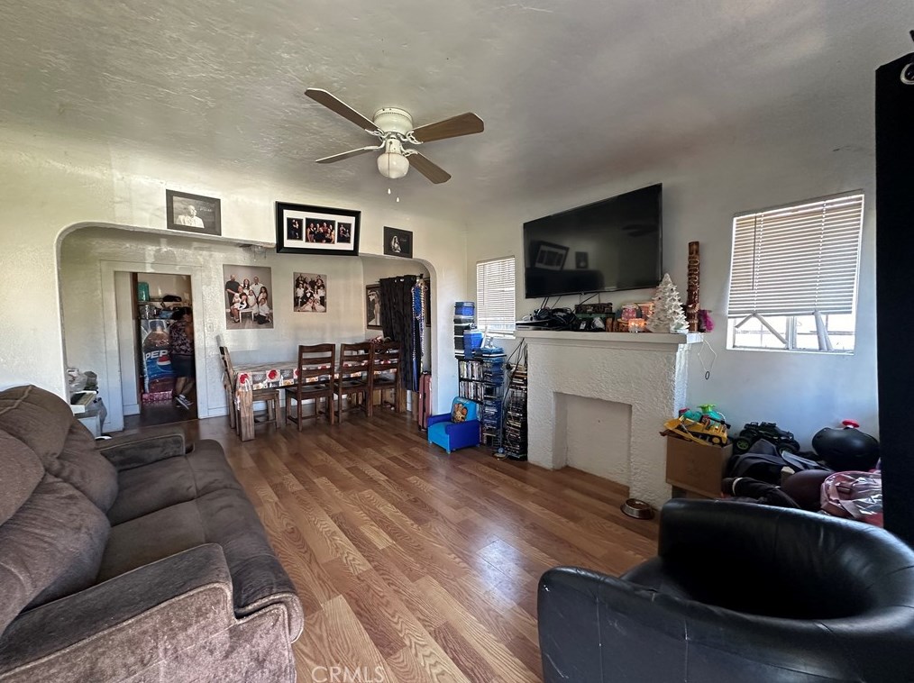 10615 Spring St, Los Angeles, CA 90003-4642