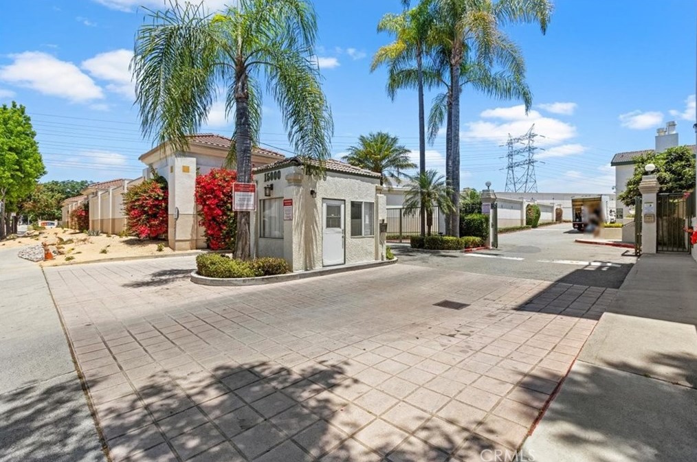 15000 Downey Ave, Paramount CA  90723-4597 exterior