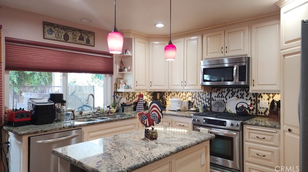 3140 E Radcliffe Ave, Anaheim, CA 92806