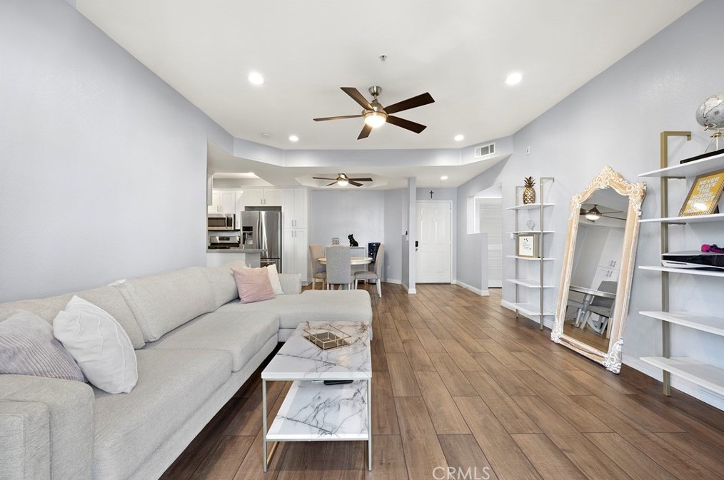 640 W 4th St #310, Long Beach, CA 90802