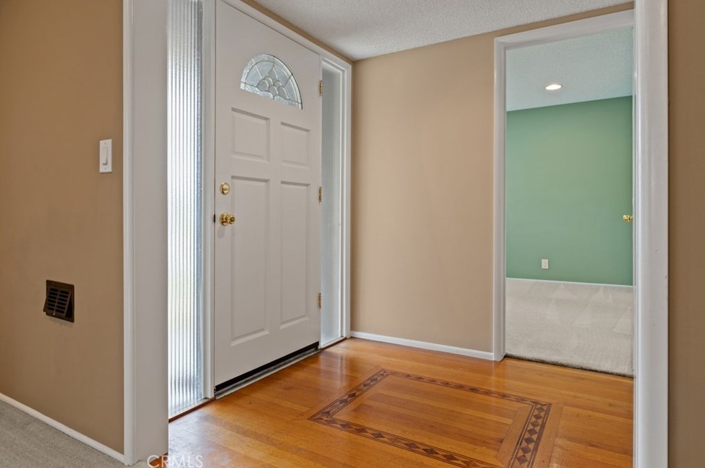 824 N Lincoln St, Orange, CA 92867