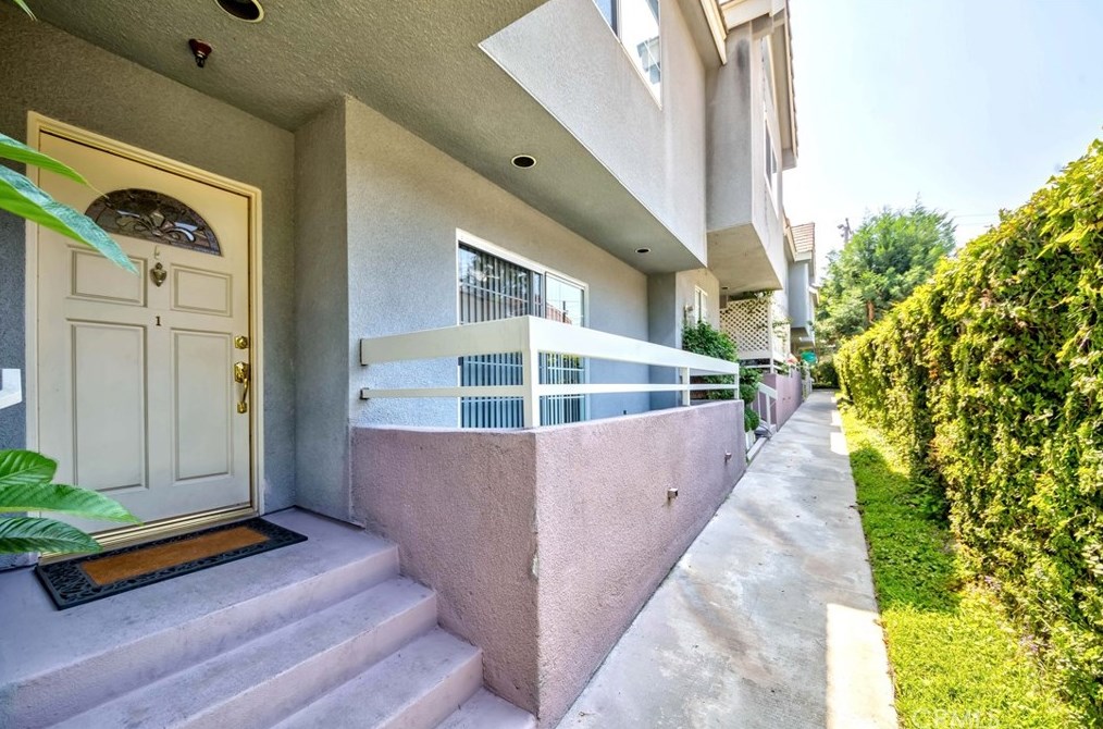 1976 Waltonia Dr #1, Montrose, CA 91020