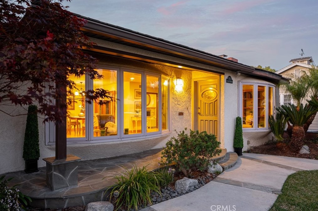 1025 12th St, Huntington Beach, CA 92648