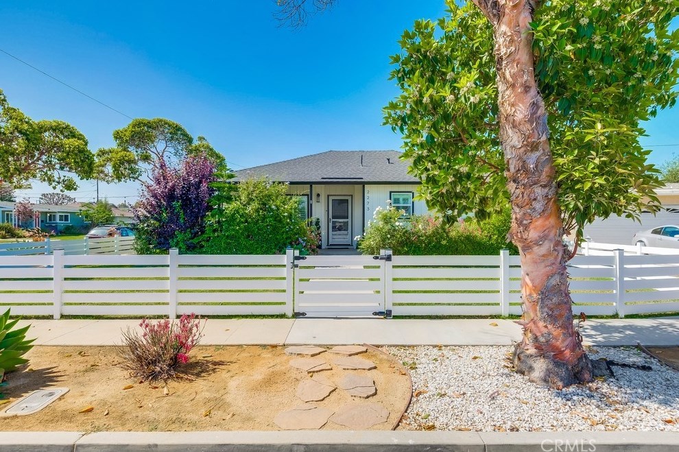 2273 San Vicente Ave, Long Beach, CA 90815