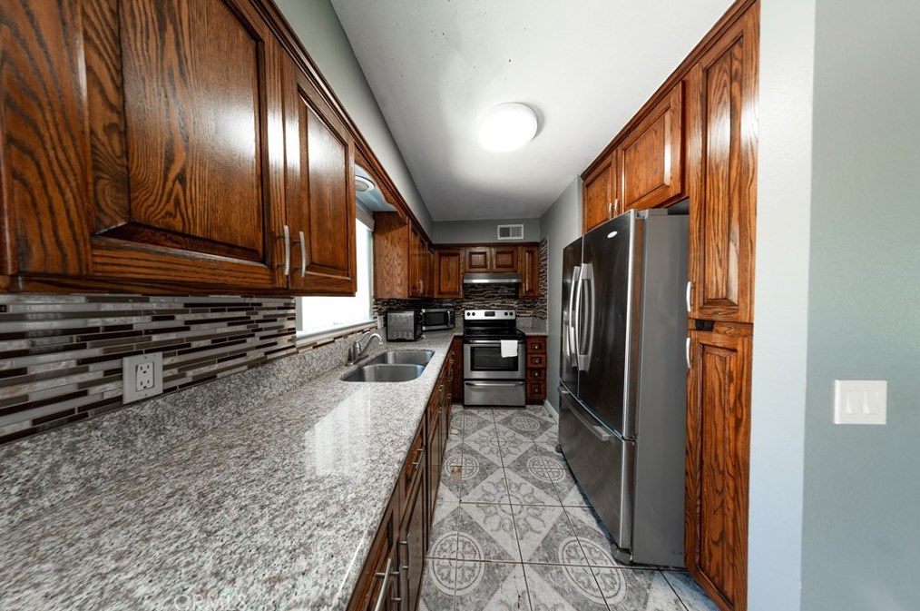 1390 Vista Serena, Banning, CA 92220