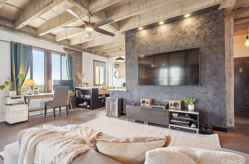 315 W 3rd St #804, Long Beach, CA 90802