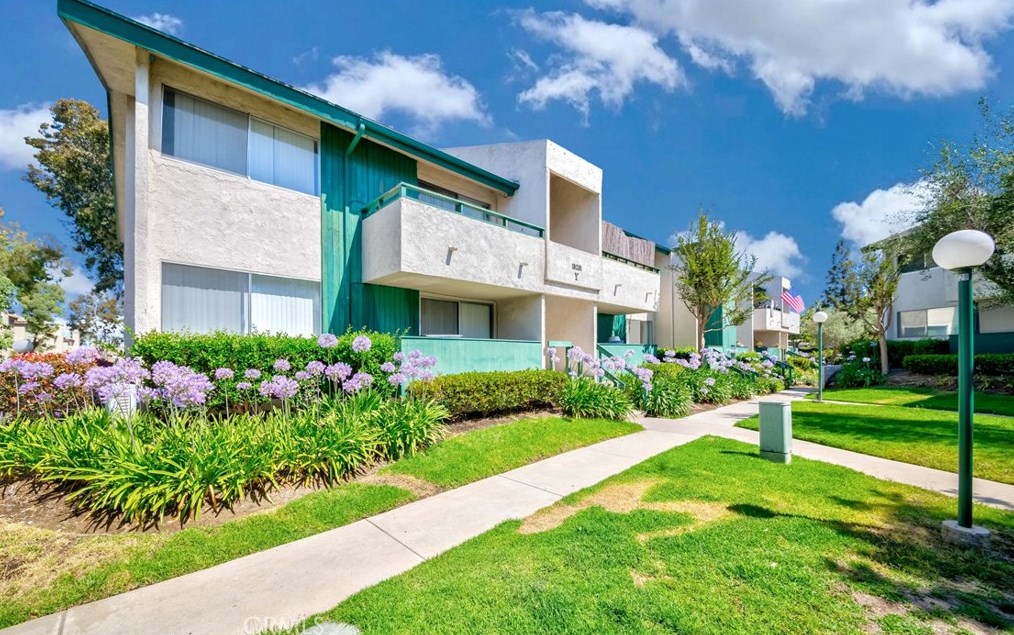 15201 Santa Gertrudes Ave #y102, La Mirada, CA 90638
