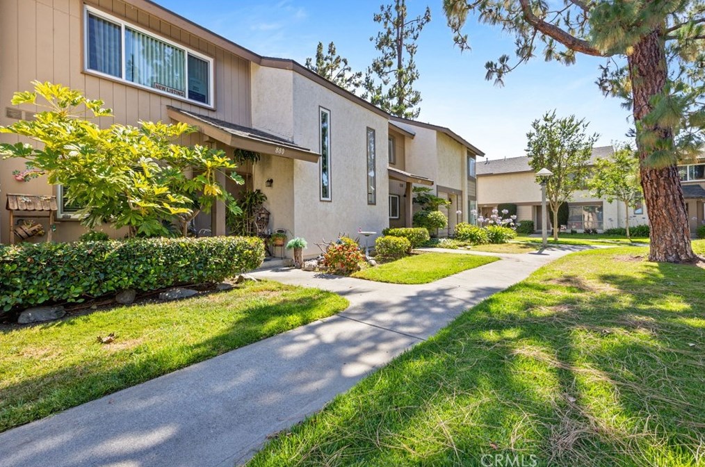 880 Dorchester Ln, La Habra, CA 90631