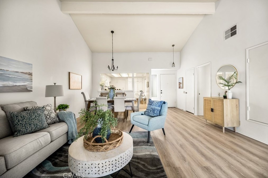 2044 Wellington Ave, Santa Ana CA 92701-3182 exterior