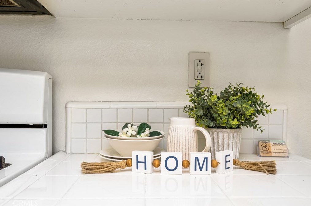 2044 Wellington Ave, Santa Ana CA 92701-3182 exterior