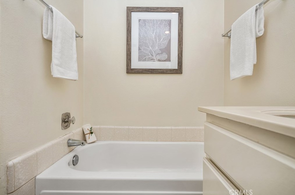 2044 Wellington Ave, Santa Ana CA 92701-3182 exterior