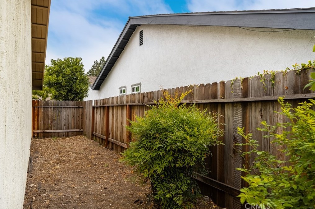 2044 Wellington Ave, Santa Ana CA 92701-3182 exterior