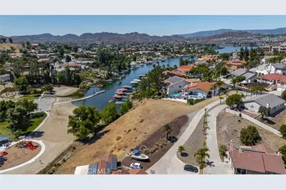 22036 San Joaquin Drive W, Canyon Lake, CA 92587 - Photo 6