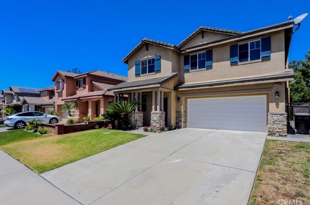 7596 Bear Creek Dr, Fontana, CA 92336