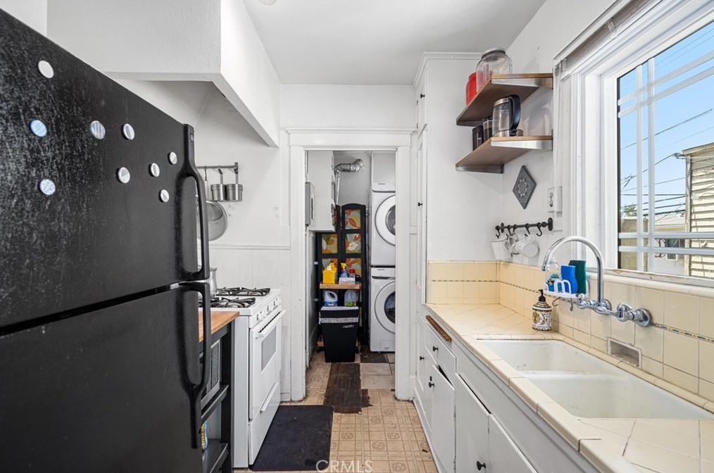218 9th St, Long Beach CA  90813-4214 exterior